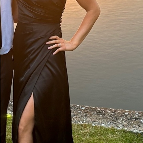 David’s bridal size 6 hemmed for 5’5” - Picture 2 of 2